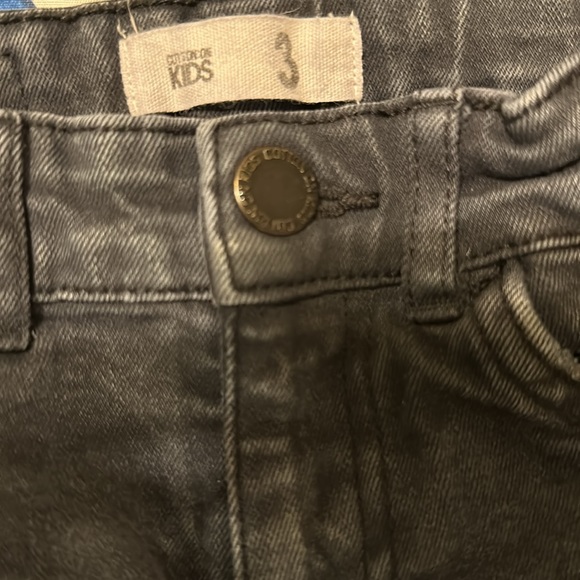 3 pairs of boys 3T jeans. - Picture 4 of 4
